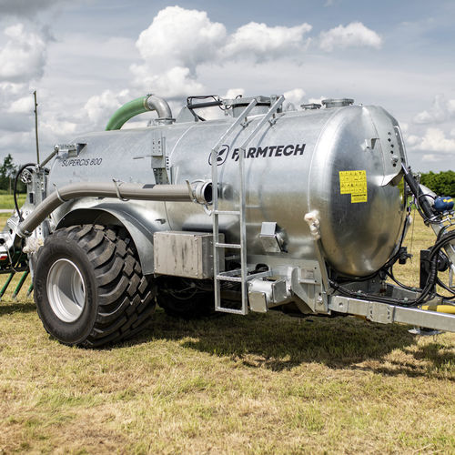 Caminhão-tanque de água - Supercis 800	 - Farmtech - com 1 eixo