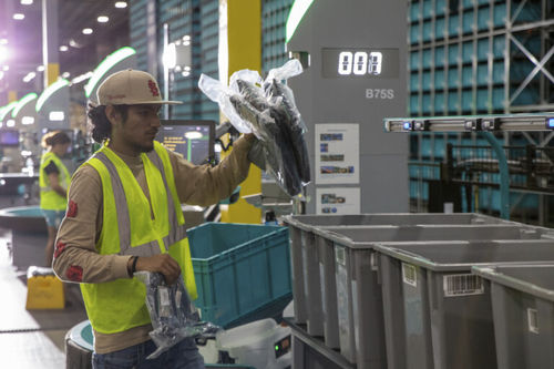 Sistema de preparação de pedidos pick-to-light - ERREVI AUTOMATION SRL
