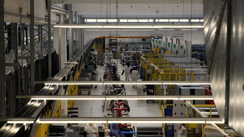 Aplicação de tinta para o setor automotivo - Steyr Automotive GmbH - em superfícies metálicas / em plástico