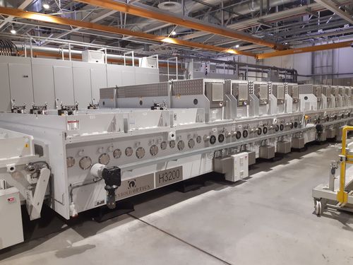 Máquina de deposição por pulverização catódica horizontal em linha - Leybold H3200 - Avancis
