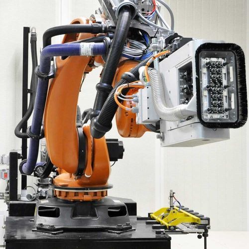 Célula robotizada para furação - GEBE2