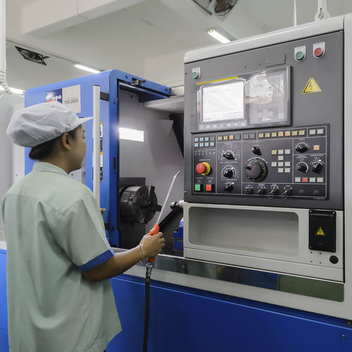 Máquina CNC de 5 eixos -  CNC Machining - Alphacast Co., Ltd. - vertical / com mesa rotativa / para rosqueamento interno