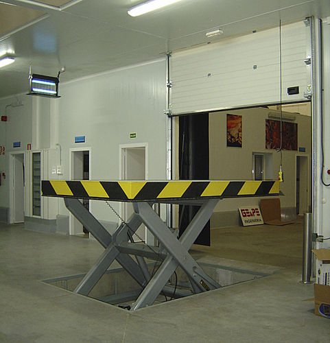 Mesa elevatória tipo tesoura - Puertas Angel Mir - hidráulica / estacionária / para doca de carga