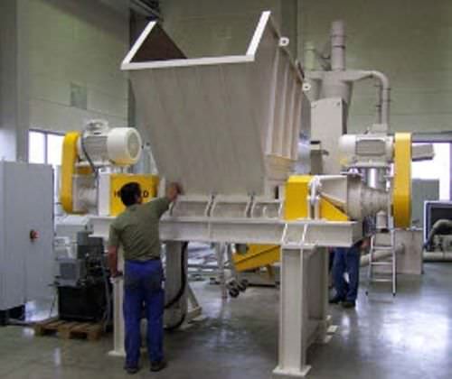 Triturador primário - ZRM series - NEUE HERBOLD Maschinen-u. Anlagenbau GmbH - de 2 eixos / para resíduos hospitalares / para garrafas PET