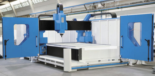 Centro de usinagem CNC de 3 eixos - LABORMIDI - COMI GROUP - de 5 eixos / vertical / para madeira