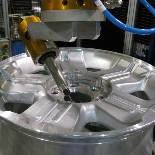 Célula robotizada de acabamento - Acme Manufacturing - de rebarbagem / de retificação / para a indústria automotiva