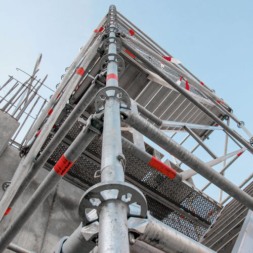 Torre de andaime fixa - MTT - MEVA Schalungs-Systeme - para fachada / modular / com escada
