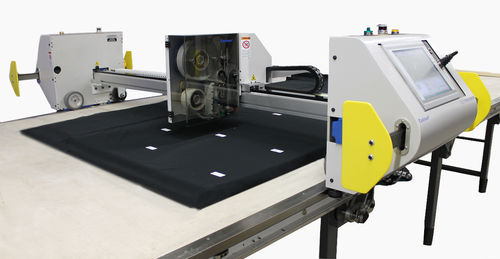 Rotuladora totalmente automática - SLS3 - Eastman Machine Company - para aplicação na parte superior / para impressão e aplicação de rótulos / para a indústria têxtil