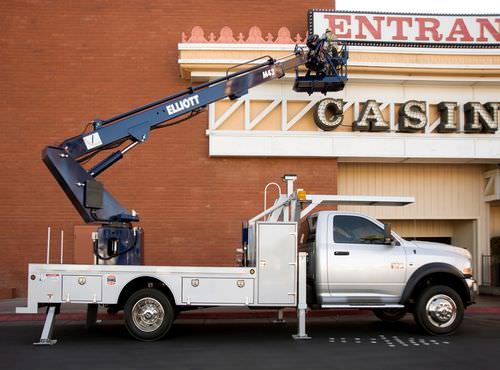 Plataforma elevatória articulada montada em caminhão - max. 227 kg, max. 14.6 m | M43 - Elliott Equipment Company - hidráulica