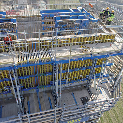 Fôrma autotrepante - SCF - Hünnebeck GmbH - com quadro / para vigas / alta