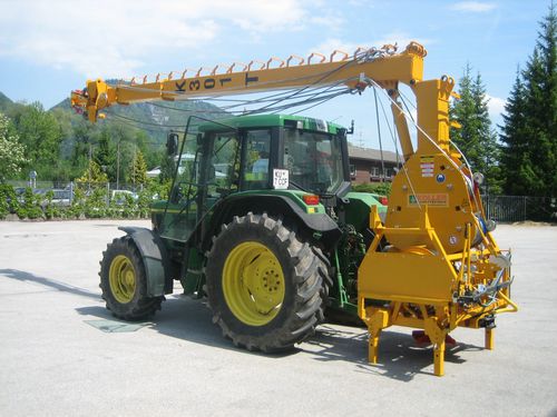 Sistema de cabos aéreos para extração de madeira em subidas - K301T - Koller Forsttechnik - montado em trator