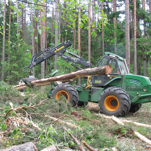 Skidder florestal - 700R series  - Kesla Oyj - com garra