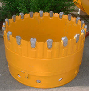 Morsa para revestimento de estacas - BAUER Maschinen GmbH