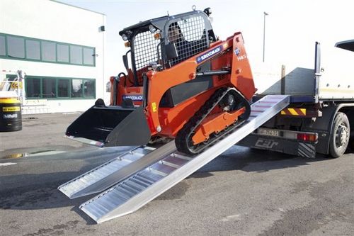 Rampa niveladora móvel - 1 500 - 5 000 mm, 200 - 14 000 kg - C.L.M