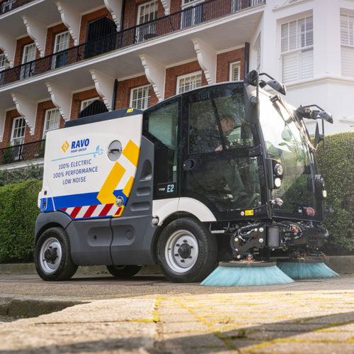 Varredeira com aspiração para operador a bordo - RAVO E2 - Scarab Sweepers - para via pública / elétrica / a bateria