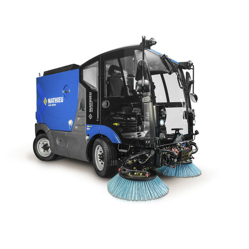 Varredeira para operador a bordo - MC210  - Scarab Sweepers - a diesel / para via pública / com 2 escovas