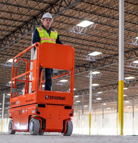 Plataforma elevatória tipo tesoura autopropelida - S3019E - Snorkel - elétrica / compacta