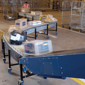 Transportador de rolos motorizados - Caljan Rite-Hite - horizontal / de transporte / extensível
