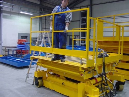 Plataforma elevatória tipo tesoura móvel - 11.07383, 11.07337	  - Büter Hebetechnik GmbH - hidráulica