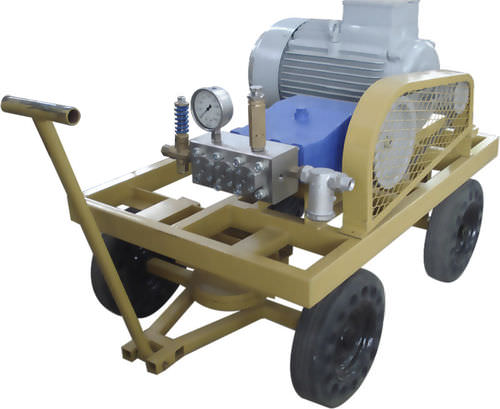 Lavadora de alta pressão elétrica - PressureJet Systems Pvt. Ltd. - montada em carreta