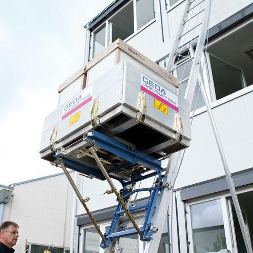 Monta-cargas com atuador elétrico - 200 Series - GEDA GmbH - móvel / com colunas telescópicas