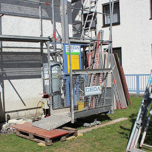 Monta-cargas de pinhão e cremalheira - 300 Z - GEDA GmbH - para materiais de construção / com colunas telescópicas