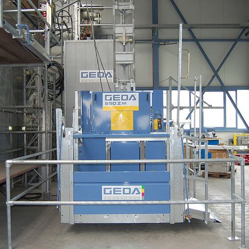 Monta-cargas de pinhão e cremalheira - 850 ZM P - GEDA GmbH - para materiais de construção / com colunas telescópicas