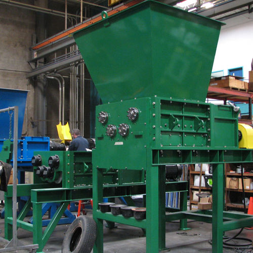 Triturador primário - Quad® Q70 - SSI Shredding Systems, Inc. - de 4 eixos / de papel / para resíduos eletrônicos