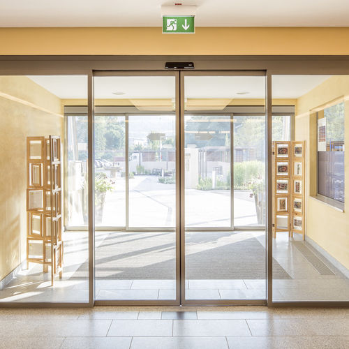 Porta de correr - ST FLEX  - dormakaba - para ambiente interno / automática / de segurança