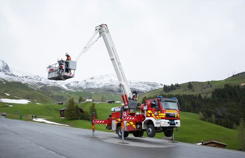 Plataforma telescópica móvel - F 32 TLK - Bronto Skylift Oy Ab - a diesel