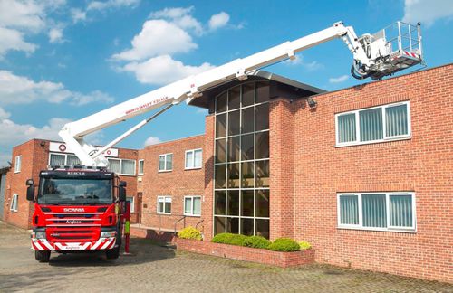 Plataforma telescópica móvel - Allrounder - Bronto Skylift Oy Ab - a diesel