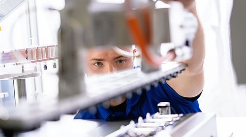 Reposicionador automático - Körber Pharma - para seringas