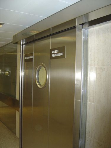 Porta de correr - ALFATECO MADRID S.A. - em aço inoxidável / em alumínio anodizado / para ambiente interno