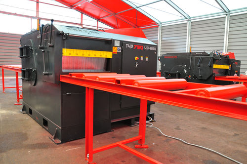 Serra circular - 750 40-250 - Wravor d.o.o. - para madeira / com transportador de rolos / com alimentação automática