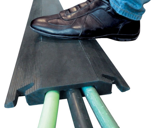 Protetor de cabos a fixar no piso - PP26 - CABLE EQUIPEMENTS - em borracha
