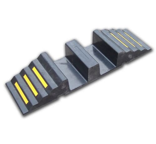 Protetor de cabos para passagem de veículos - PAR 121 - CABLE EQUIPEMENTS - em borracha
