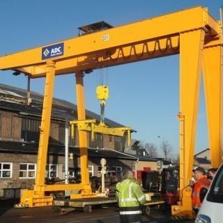 Guindaste de pórtico para trilho - ADC - para aplicações marítimas / para canteiros de construções pré-fabricadas / para descarregamento de navios