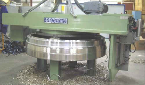 Célula robotizada de rebarbagem -  US 2000 - PROTEM - para máquina-ferramenta