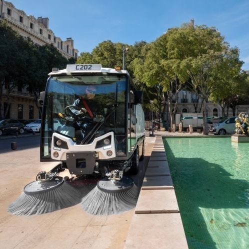 Varredeira com aspiração compacta - C202 - Bucher Municipal AG - para montagem em veículo / com motor de combustão interna / para via pública