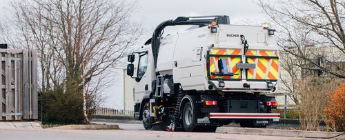 Varredeira montada em caminhão - MaxPowa V50 - Bucher Municipal AG - com motor de combustão interna / para via pública / de folhas