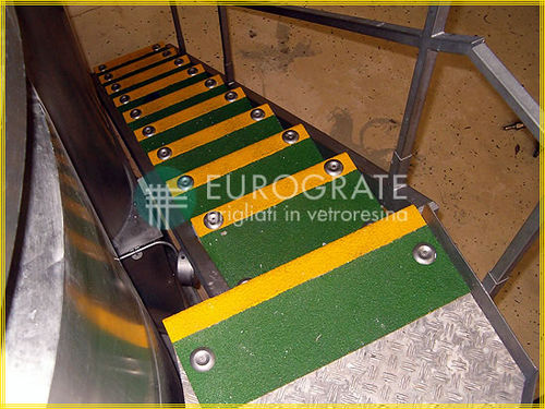 Revestimento de piso em compósito reforçado com fibra de vidro - Eurostep® - EUROGRATE GRP GRATING AND PROFILES - metálico / laminado / em PRFV
