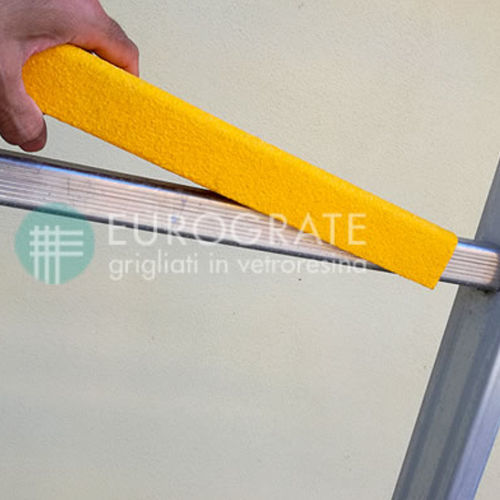 Revestimento de piso em cimento - EUROGRATE GRP GRATING AND PROFILES - em madeira / em quartzo / antiderrapante