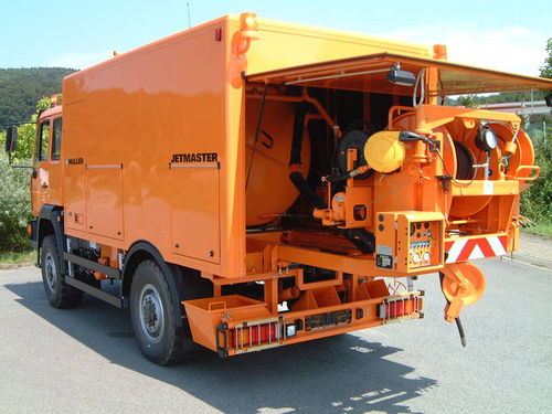 Lavadora de alta pressão com motor de combustão - JETMASTER - MÜLLER Umwelttechnik GmbH & Co. KG - montada em caminhão