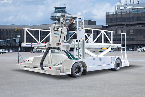 Trator a diesel - MULAG Fahrzeugwerk Heinz Wössner GmbH u. Co. KG - de 4 rodas / para operador sentado a bordo / de aviões
