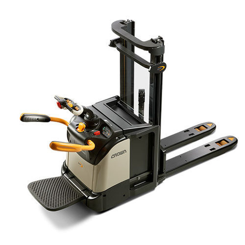 Empilhadeira patolada elétrica - DT 3040 series - CROWN - para operador sentado a bordo / para operador a bordo em pé / 24 V