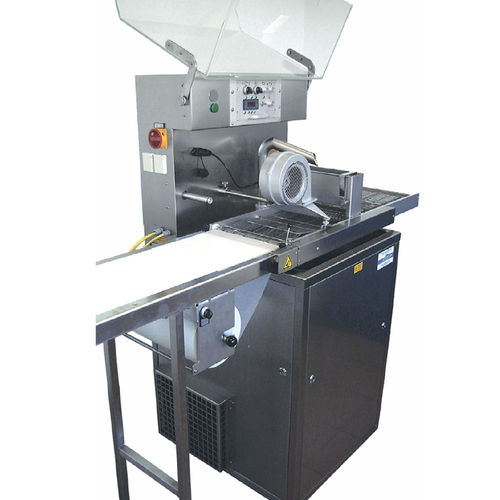 Máquina de cobertura e temperagem contínua - ATC series - LCM Schokoladenmaschinen GmbH - para chocolate / com mesa vibratória
