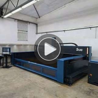 Máquina de corte com jato de água abrasivo